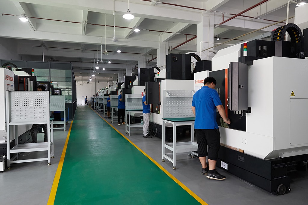 3 axis,4 axis, and 5 axis CNC Machining workshop of CNC Turning China
